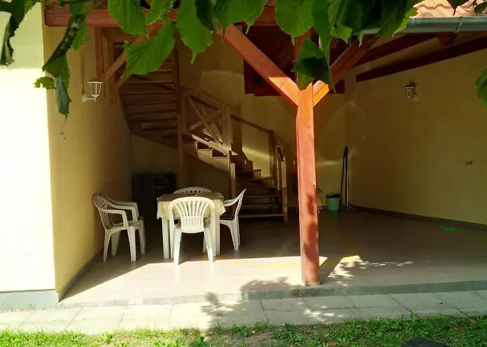 Reteshaz Strudelhaus Apartmanhaz * 沃尼奥尔茨沃什海吉