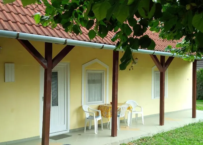 Reteshaz Strudelhaus Apartmanhaz * 沃尼奥尔茨沃什海吉